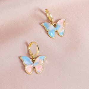 Butterfly Gold Colored Necklace with Matching Dangle Earrings